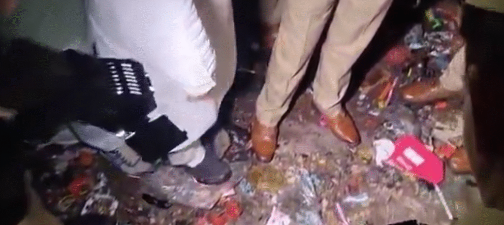 कानपुर के मिश्री बाजार में बुधवार शाम को हुए जोरदार धमाके ने पूरे इलाके में दहशत फैला दी।