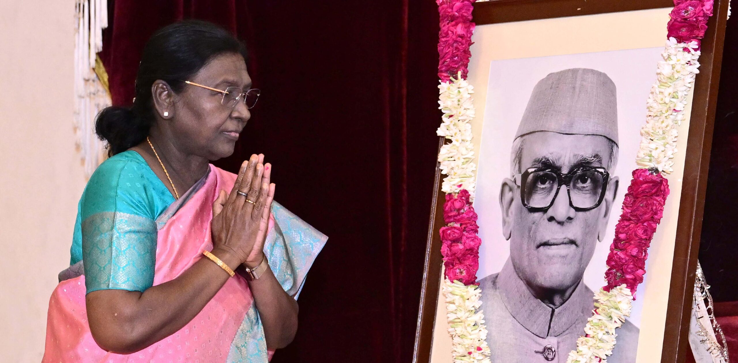 राष्ट्रपति द्रौपदी मुर्मु ने पूर्व राष्ट्रपति नीलम संजीव रेड्डी को जयंती पर श्रद्धांजलि अर्पित की